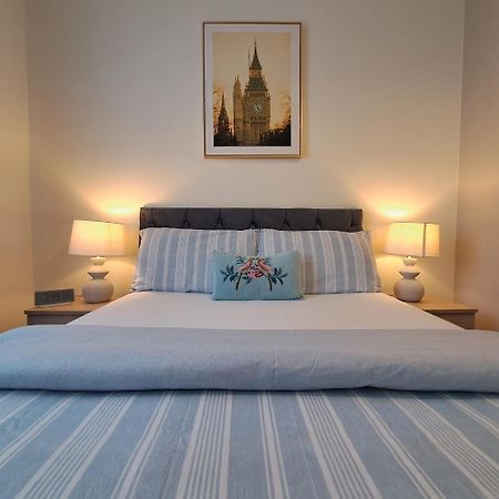 Cozy Bedroom In Lucan, Dublin Exterior foto